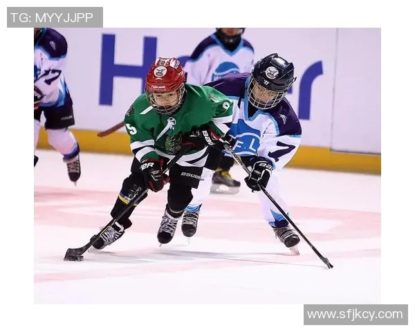 足球明星在雪地中尽情玩耍的视频素材展示精彩瞬间与欢乐氛围